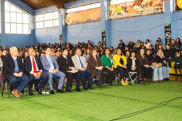 Emotiva entrega de subsidios habitacionales beneficia a cientos de familias de Collipulli