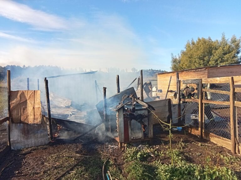 INCENDIO DESTRUYE COCINA EN SECTOR LIMPEO