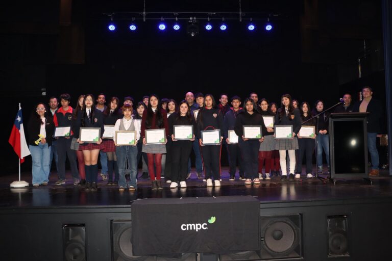 Estudiantes de enseñanza media reciben Becas de Excelencia Académica CMPC 2026 en Collipulli