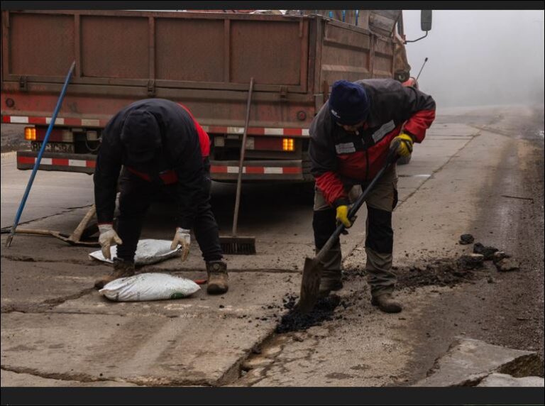 REPARAN PELIGROSO LEVANTAMIENTO DEL PAVIMENTO  EN RUTA R 22, SECTOR MININCO