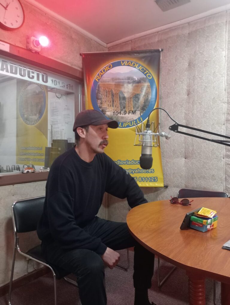 Actor Moisés Angulo visitó los estudios de Radio Viaducto FM