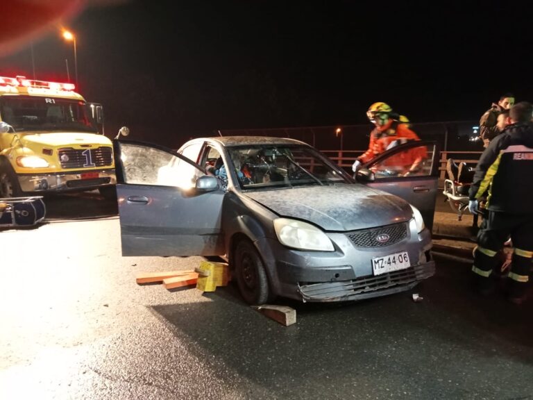 CUATRO PERSONAS LESIONADAS DEJA ACCIDENTE EN LA ROTONDA COLLIPULLI DE RUTA 5