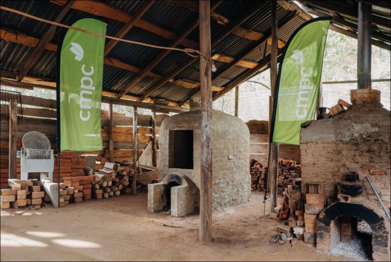 DE MADRES A HIJAS: NUEVO HORNO IMPULSA LA TRADICIÓN ALFARERA EN PIUTRIL-SANTA EMA