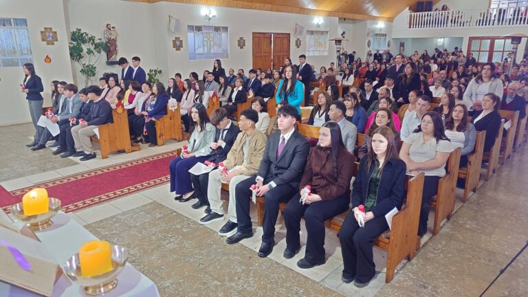 42 PERSONAS RECIBIERON EL SACRAMENTO DE LA CONFIRMACIÓN   EN LA PARROQUIA SAN LUIS GONZAGA