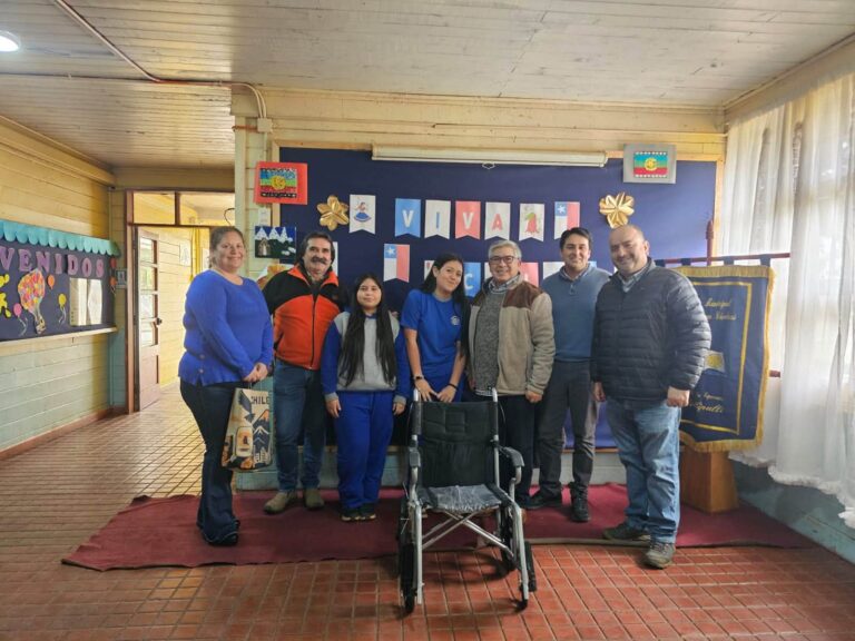 Rotary Club Collipulli entrega silla de ruedas a comunidad escolar